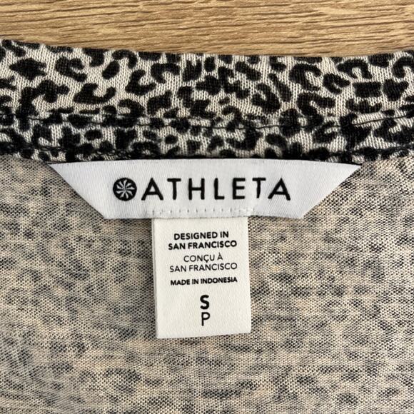 Athleta Breezy Scoop V-Neck Tee Tan Black Leopard Print Size Small Modal Blend - Picture 3 of 7